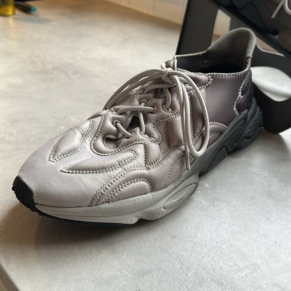 Adidas shoes - Picture 2 of 5